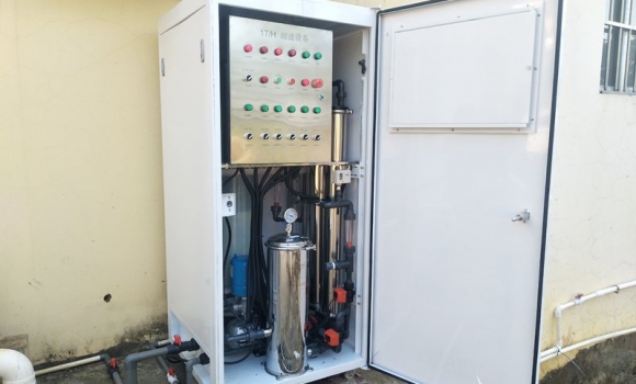 定西小學(xué) ,廚房中央凈水機(jī)，每小時(shí)1噸超濾凈水設(shè)備